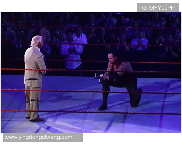 足球明星在赛场上跪下的瞬间展现了对比赛的热爱与敬意