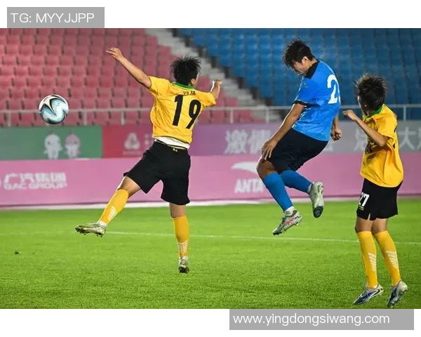 足球明星庆祝时的经典拍照姿势解析与灵感分享