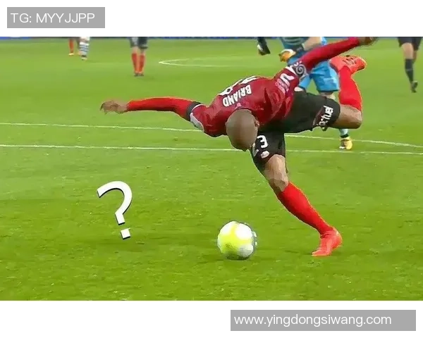 足球明星沙雕艺术创作展现球场魅力与创意的完美结合