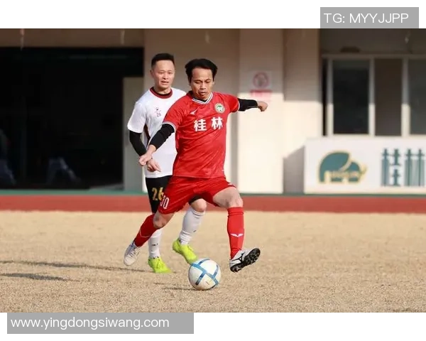 足球明星握手瞬间高清回顾展现友谊与竞技精神的完美结合