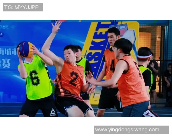 重庆羽毛球队与广州羽毛球队赛后复盘团队协作的精彩瞬间与经验分享